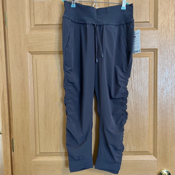 Athleta Pants - Athleta Cropped Jogger, grey, size 4